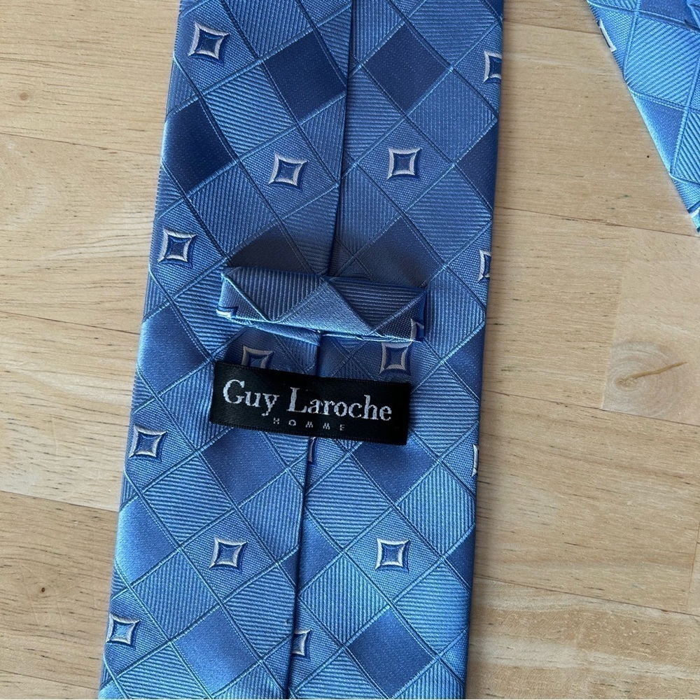 Guy Laroche 100% Silk Tie - Picture 4 of 5